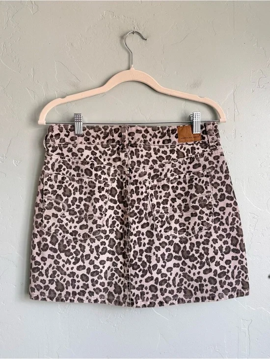 American Eagle Women Stretch Corduroy Leopard Animal Print Mini Skirt Size 4 EUC - Picture 3 of 7